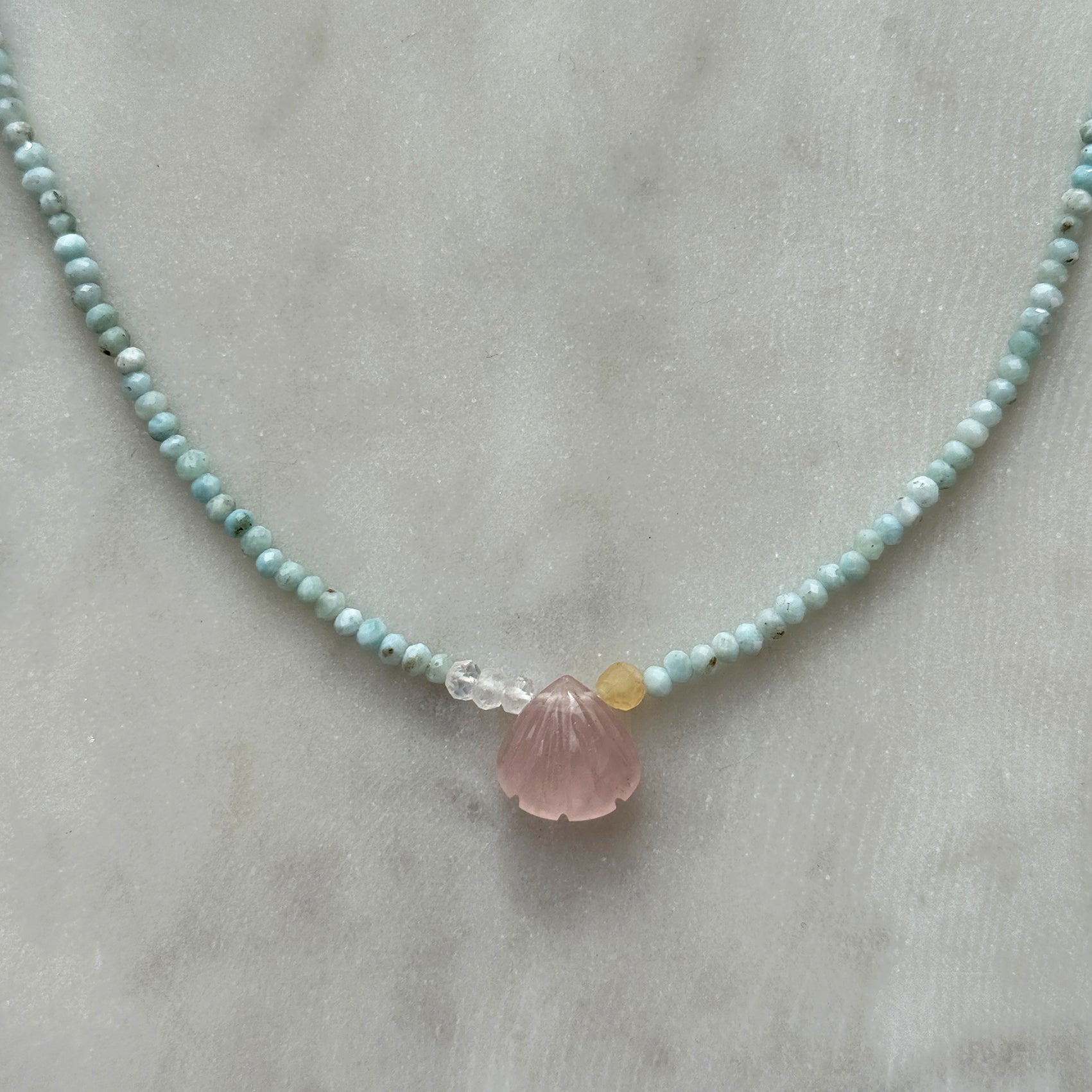 Tiny Rosequartz Shell