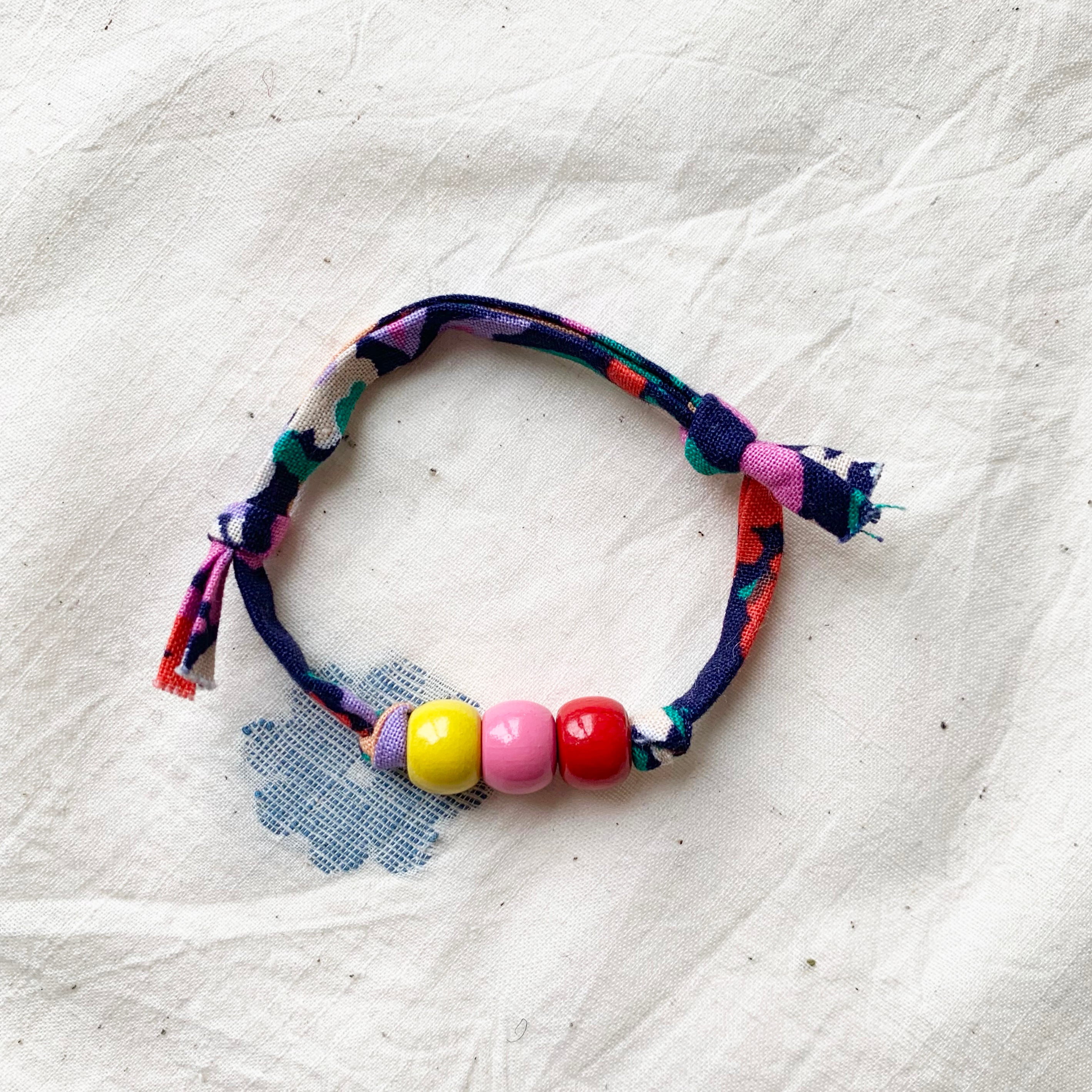Wooden Beaded Bracelet – Blue Floral